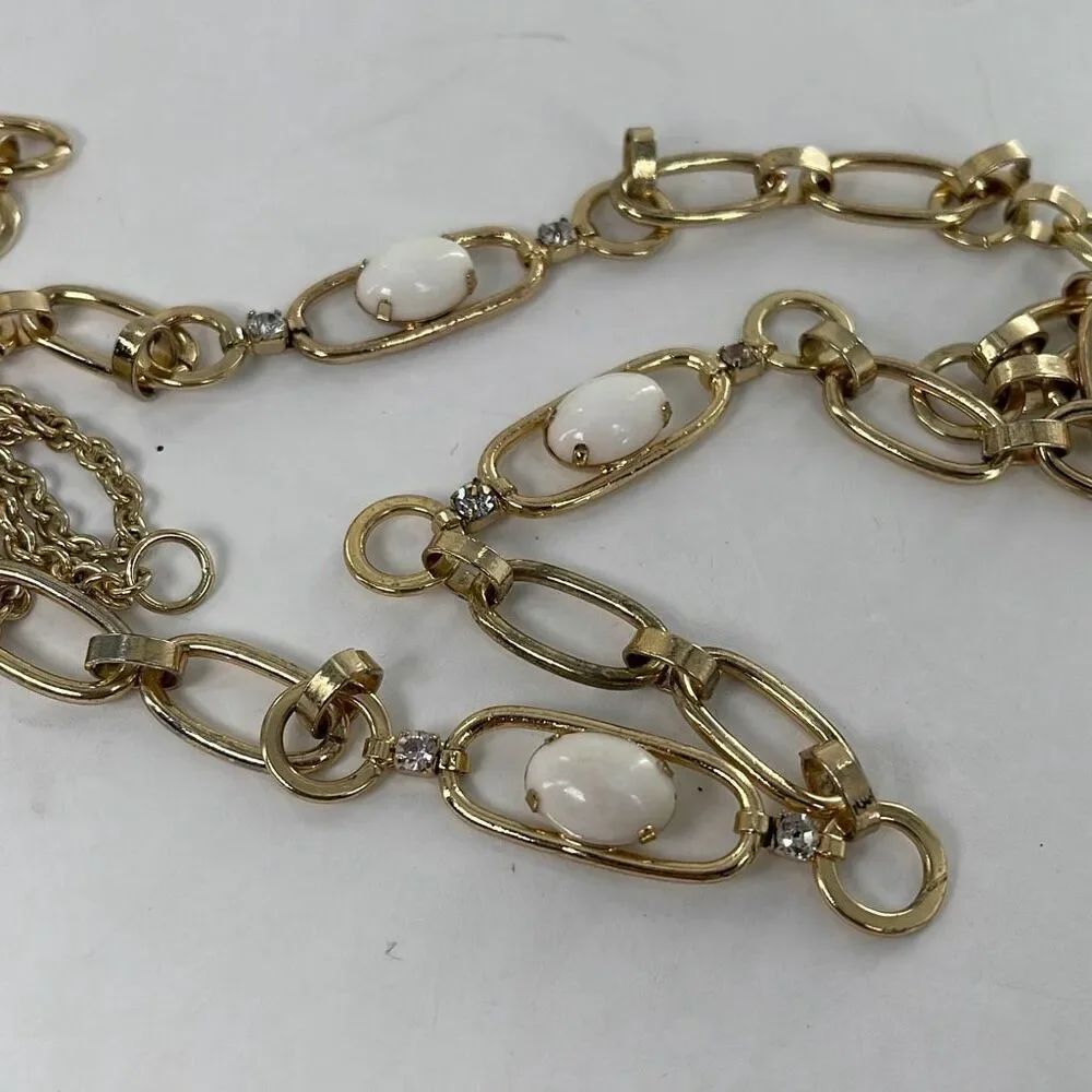 Banana Republic retro styled long gold tone chain necklace.